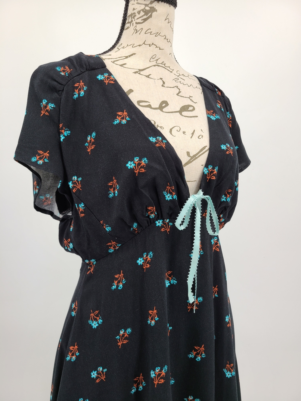 Free People Flowy Empire Waist Mini Dress W/ Petite Floral Pattern Size Small